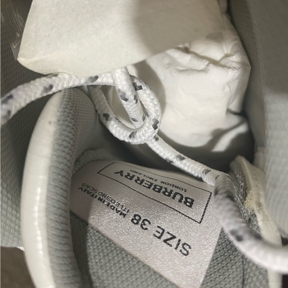 NWT BURBERRY Arthur Low Top Sneakers
Size: EU 38/ US 8 - Picture 12 of 12